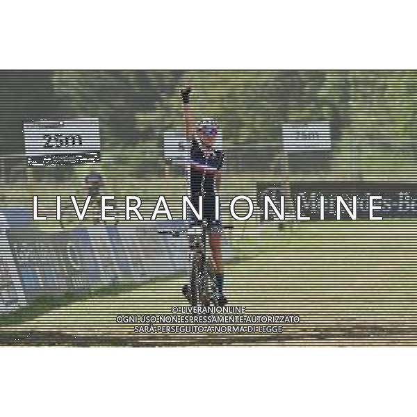 © TVRG Adrien Boichis (Francia) 1o classificato specialita\' Cross Country - gara maschile juniores UCI MTB World Championships 2021 Campionati del Mondo di Mountain Bike 25-29 agosto 2021 Val di Sole Daolasa di Commezzadura (TN) Centro sportivo BikeLand 26 agosto 2021 foto Roberto Garavaglia/ag. Aldo Liverani sas