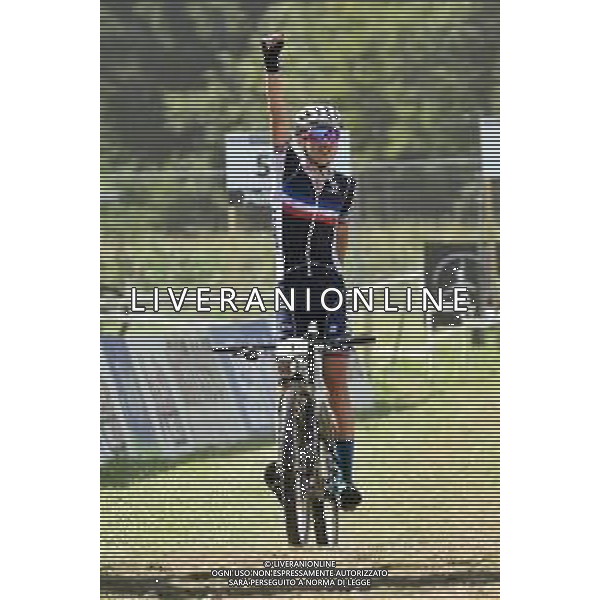 © TVRG Adrien Boichis (Francia) 1o classificato specialita\' Cross Country - gara maschile juniores UCI MTB World Championships 2021 Campionati del Mondo di Mountain Bike 25-29 agosto 2021 Val di Sole Daolasa di Commezzadura (TN) Centro sportivo BikeLand 26 agosto 2021 foto Roberto Garavaglia/ag. Aldo Liverani sas