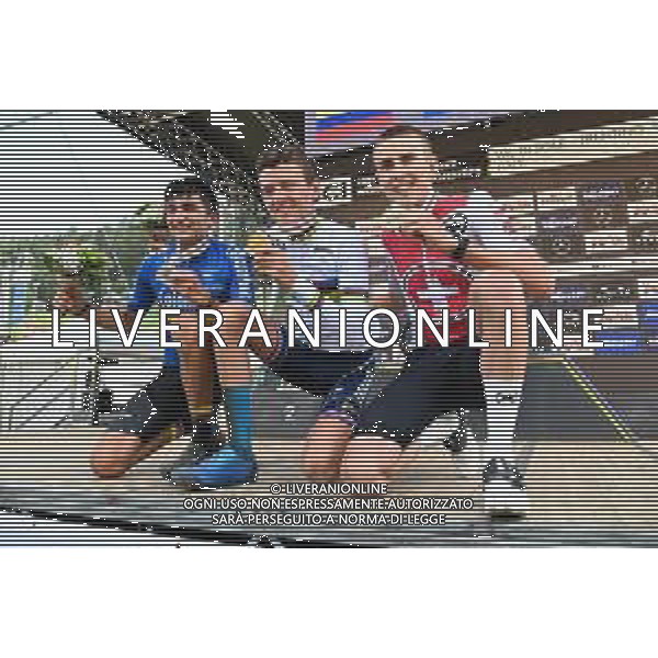 © TVRG il podio da SX Camillo Andres Gomez (Colombia) 2o classificato, Adrien Boichis (Francia) 1o classificato e Nils Aebersold (Svizzera) 3o classificato specialita\' Cross Country - gara maschile juniores UCI MTB World Championships 2021 Campionati del Mondo di Mountain Bike 25-29 agosto 2021 Val di Sole Daolasa di Commezzadura (TN) Centro sportivo BikeLand 26 agosto 2021 foto Roberto Garavaglia/ag. Aldo Liverani sas