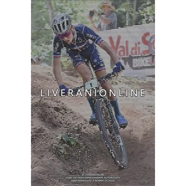 ¬© TVRG Adrien Boichis (Francia) specialita\' Cross Country - gara maschile juniores UCI MTB World Championships 2021 Campionati del Mondo di Mountain Bike 25-29 agosto 2021 Val di Sole Daolasa di Commezzadura (TN) Centro sportivo BikeLand 26 agosto 2021 foto Roberto Garavaglia/ag. Aldo Liverani sas/ AGENZIA ALDO LIVERANI SAS