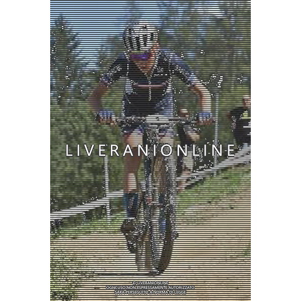 ¬© TVRG Adrien Boichis (Francia) specialita\' Cross Country - gara maschile juniores UCI MTB World Championships 2021 Campionati del Mondo di Mountain Bike 25-29 agosto 2021 Val di Sole Daolasa di Commezzadura (TN) Centro sportivo BikeLand 26 agosto 2021 foto Roberto Garavaglia/ag. Aldo Liverani sas/ AGENZIA ALDO LIVERANI SAS