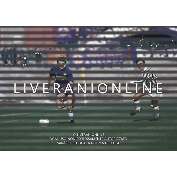 RETROSPETTIVA ROBERTO BOSCO CALCIATORE NELLA FOTO ROBERTO BOSCO CON LA MAGLIA DELLA FIORENTINA CALCIO AG ALDO LIVERANI SAS