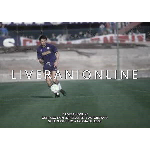 RETROSPETTIVA ROBERTO BOSCO CALCIATORE NELLA FOTO ROBERTO BOSCO CON LA MAGLIA DELLA FIORENTINA CALCIO AG ALDO LIVERANI SAS