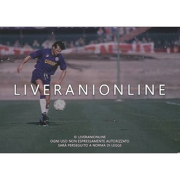 RETROSPETTIVA ROBERTO BOSCO CALCIATORE NELLA FOTO ROBERTO BOSCO CON LA MAGLIA DELLA FIORENTINA CALCIO AG ALDO LIVERANI SAS
