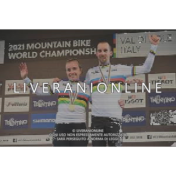 ¬© TVRG Nicole Goeldi (Svizzera) 1a classificata tra le donne e Jerome Gilloux (Francia) 1o classificato tra gli uomini specialita\' E-MTB Cross Country - gara elite UCI MTB World Championships 2021 Campionati del Mondo di Mountain Bike 25-29 agosto 2021 Val di Sole Daolasa di Commezzadura (TN) Centro sportivo BikeLand 27 agosto 2021 foto Roberto Garavaglia/ag. Aldo Liverani sas/ AGENZIA ALDO LIVERANI SAS