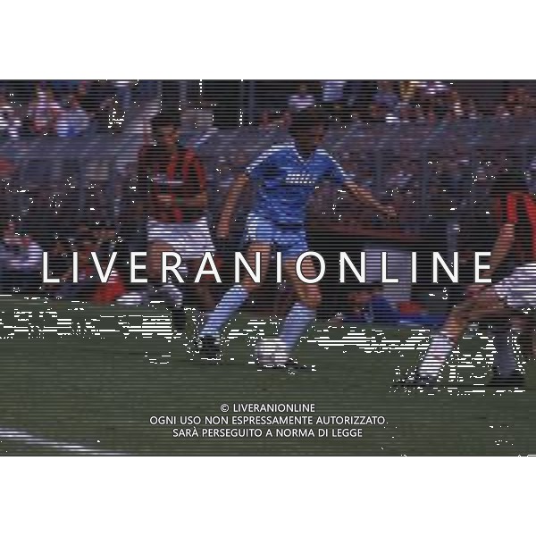 RETROSPETTIVA ROBERTO LORENZINI CALCIATORE NELLA FOTO ROBERTO LORENZINI CON LA MAGLIA DEL COMO CALCIO AG ALDO LIVERANI SAS