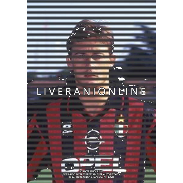RETROSPETTIVA ROBERTO LORENZINI CALCIATORE NELLA FOTO ROBERTO LORENZINI CON LA MAGLIA DEL MILAN AG ALDO LIVERANI SAS