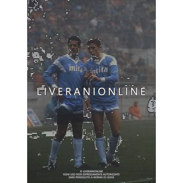 RETROSPETTIVA ROBERTO LORENZINI CALCIATORE NELLA FOTO ROBERTO LORENZINI CON LA MAGLIA DEL COMO CALCIO CON MILTON AG ALDO LIVERANI SAS