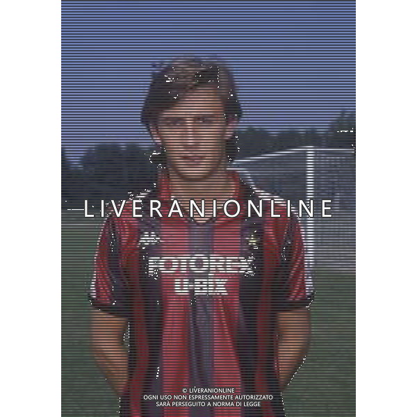 RETROSPETTIVA ROBERTO LORENZINI CALCIATORE NELLA FOTO ROBERTO LORENZINI CON LA MAGLIA DEL MILAN AG ALDO LIVERANI SAS