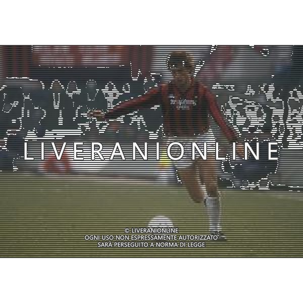 RETROSPETTIVA ROBERTO LORENZINI CALCIATORE NELLA FOTO ROBERTO LORENZINI CON LA MAGLIA DEL MILAN AG ALDO LIVERANI SAS