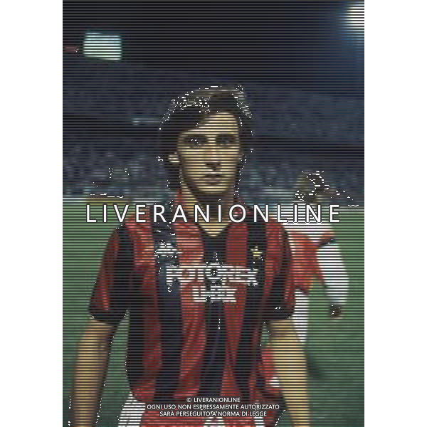 RETROSPETTIVA ROBERTO LORENZINI CALCIATORE NELLA FOTO ROBERTO LORENZINI CON LA MAGLIA DEL MILAN AG ALDO LIVERANI SAS