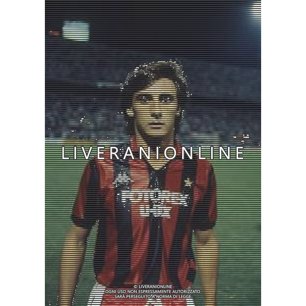 RETROSPETTIVA ROBERTO LORENZINI CALCIATORE NELLA FOTO ROBERTO LORENZINI CON LA MAGLIA DEL MILAN AG ALDO LIVERANI SAS