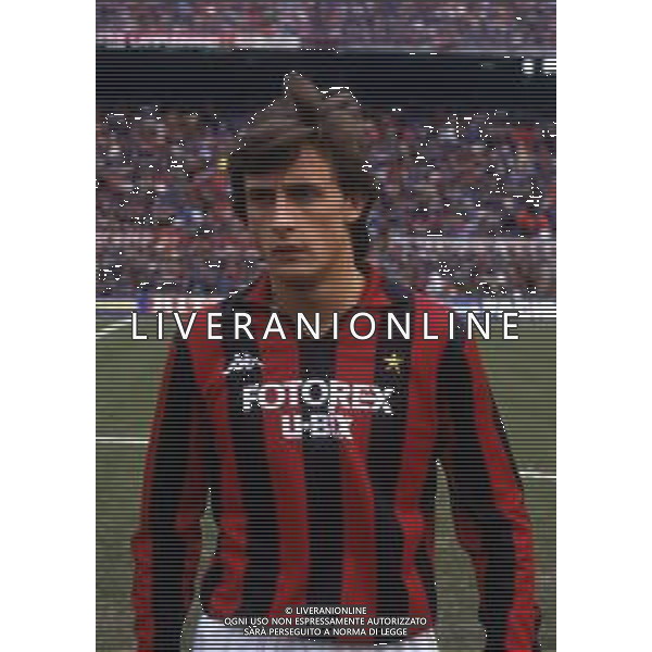 RETROSPETTIVA ROBERTO LORENZINI CALCIATORE NELLA FOTO ROBERTO LORENZINI CON LA MAGLIA DEL MILAN AG ALDO LIVERANI SAS