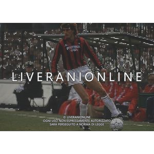 RETROSPETTIVA ROBERTO LORENZINI CALCIATORE NELLA FOTO ROBERTO LORENZINI CON LA MAGLIA DEL MILAN AG ALDO LIVERANI SAS
