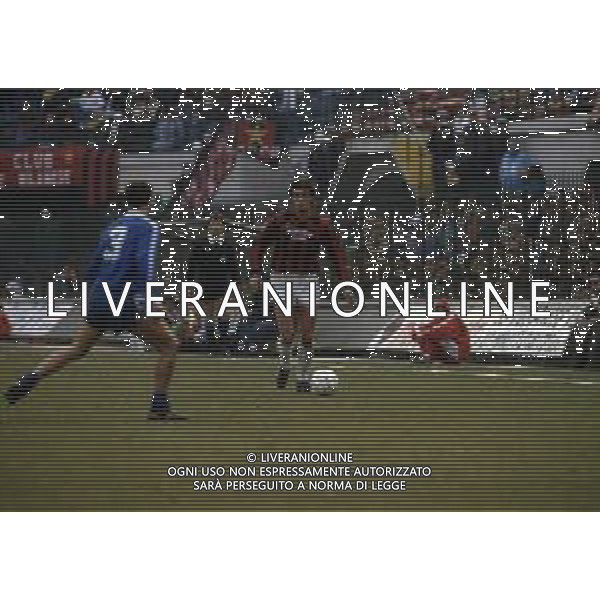 RETROSPETTIVA ROBERTO LORENZINI CALCIATORE NELLA FOTO ROBERTO LORENZINI CON LA MAGLIA DEL MILAN AG ALDO LIVERANI SAS