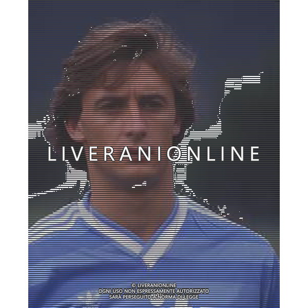 RETROSPETTIVA ROBERTO LORENZINI CALCIATORE NELLA FOTO ROBERTO LORENZINI CON LA MAGLIA DEL COMO CALCIO AG ALDO LIVERANI SAS