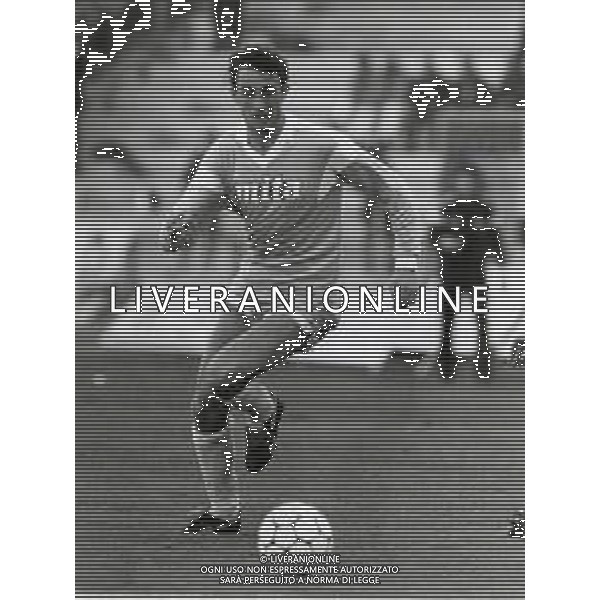 RETROSPETTIVA ROBERTO LORENZINI CALCIATORE NELLA FOTO ROBERTO LORENZINI CON LA MAGLIA DEL COMO CALCIO AG ALDO LIVERANI SAS