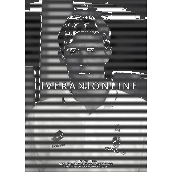 RETROSPETTIVA ROBERTO LORENZINI CALCIATORE NELLA FOTO ROBERTO LORENZINI CON LA MAGLIA DEL MILAN CALCIO NELL\'ANNO 1994-1995 AG ALDO LIVERANI SAS