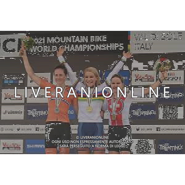 ¬© TVRG il podio da SX Anne Terpstra (Olanda) 2a classificata, Evie Richards (Gran Bretagna) 1a classificata e Sina Frei (Svizzera) 3a classificata specialita\' Cross Country - gara femminile elite UCI MTB World Championships 2021 Campionati del Mondo di Mountain Bike 25-29 agosto 2021 Val di Sole Daolasa di Commezzadura (TN) Centro sportivo BikeLand 28 agosto 2021 foto Roberto Garavaglia/ag. Aldo Liverani sas/ AGENZIA ALDO LIVERANI SAS