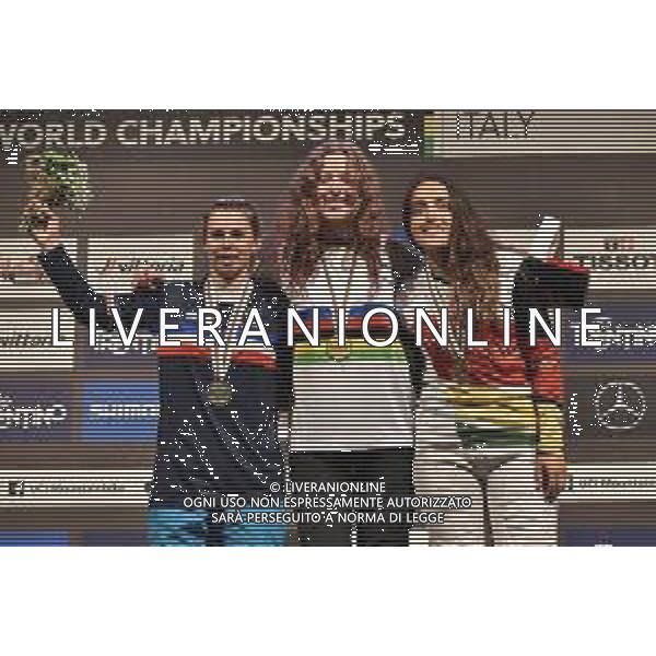 ¬© TVRG il podio femminile da SX Mathilde Bernard (Francia) 2a classificata, Michaela Hajkova (Repubblica Ceca) 1a classificata e Anna Sara Rojas (Bolivia) 3a classificata specialita\' 4 Cross - gara elite UCI MTB World Championships 2021 Campionati del Mondo di Mountain Bike 25-29 agosto 2021 Val di Sole Daolasa di Commezzadura (TN) Centro sportivo BikeLand 27 agosto 2021 foto Roberto Garavaglia/ag. Aldo Liverani sas/ AGENZIA ALDO LIVERANI SAS
