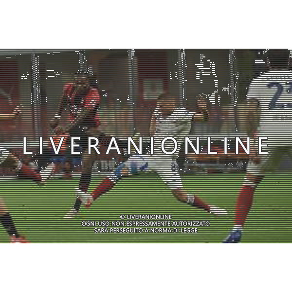 il tiro di Rafael Leao (Milan) deviato in porta da Brahim Diaz (Milan) per il gol del 2 a 1 Milan vs Cagliari Campionato Serie A TIM - 2a giornata Milano 29-08-2021 Stadio Giuseppe Meazza - San Siro foto Roberto Garavaglia/ag. Aldo Liverani sas