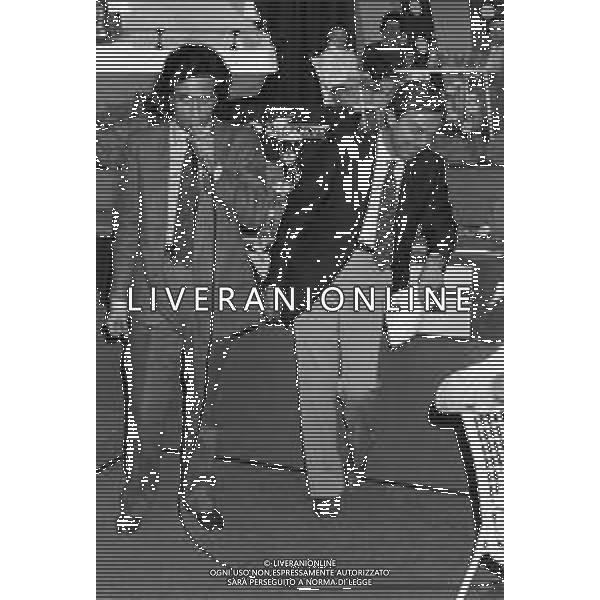 22° PREMIO REGIA TELEVISIVA - OSCAR TV 1982 GIARDINI NAXOS - RETROSPETTIVA NELLA FOTO GIGI SABANI CON IL PRESENTATORE DANIELE PIOMBI ©Archivio Giovanni Liverani / AGENZIA ALDO LIVERANI SAS