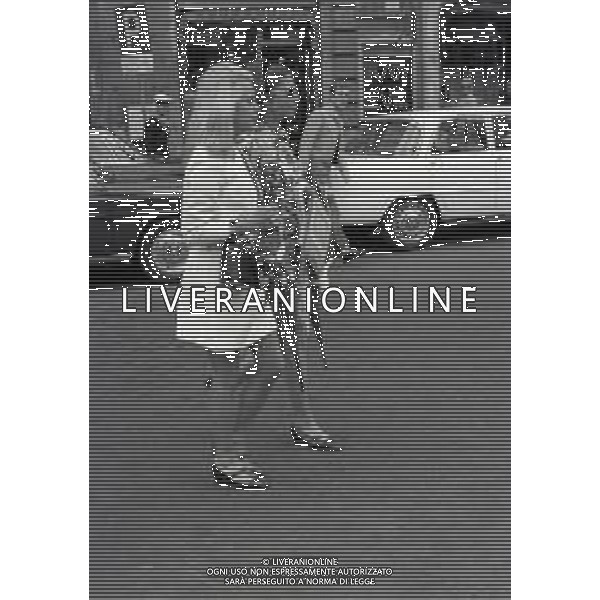 RETROSPETTIVA SORAYA ESFANDIARY BAKHTIARI REGINA DI PERSIA NELLA FOTO SORAYA ESFANDIARY BAKHTIARI PRINCIPESSA DI PERSIA A ROMA CON FRANCO INDOVINA NELL\'ANNO 1968 AG ALDO LIVERANI SAS 