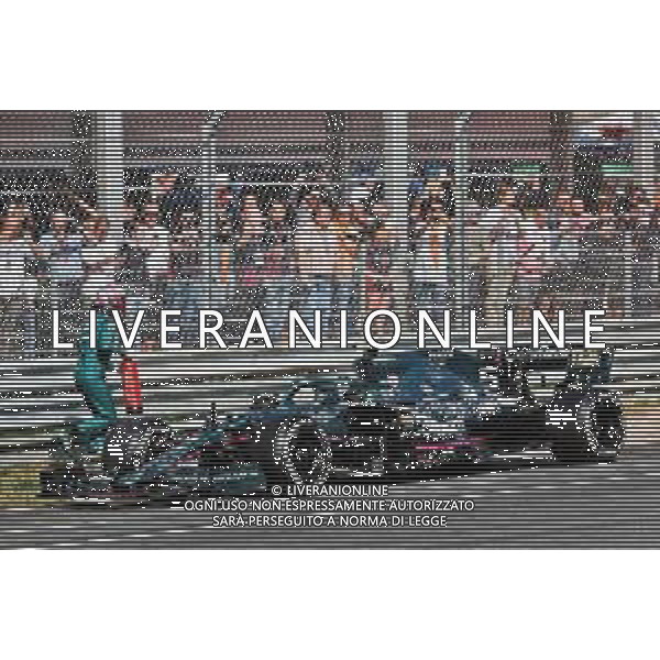Sebastian Vettel (GER) tends to his Aston Martin F1 Team AMR21 with a fire extinguisher after he stopped in the first practice session. 03.09.2021. Formula 1 World Championship, Rd 13, Dutch Grand Prix, Zandvoort, Netherlands, Practice Day. - www.xpbimages.com, EMail: requests@xpbimages.com © Copyright: Batchelor / XPB Images/AGENZIA ALDO LIVERANI SAS - ITALY ONLY EDITORIAL USE ONLY