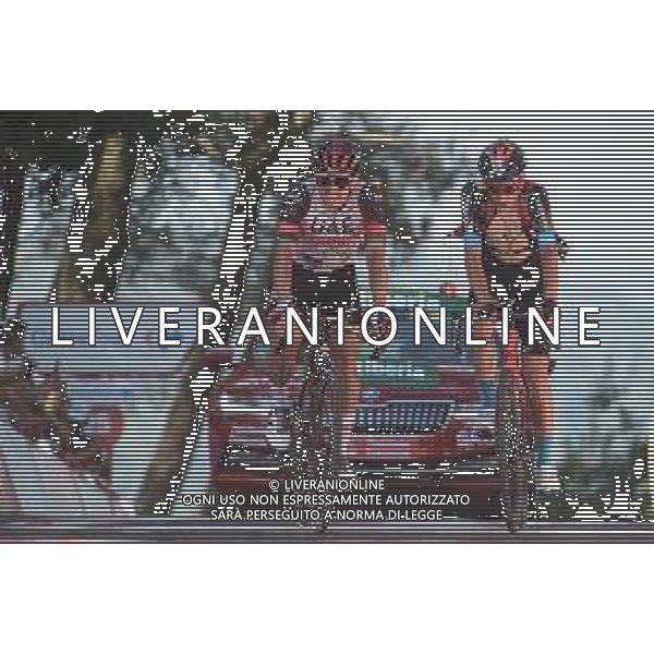 04-09-2021 Vuelta A Espana; Tappa 20 Sanxenxo - Castro De Herville De Mos; 2021, Uae - Emirates; 2021, Bahrain - Victorious; Gibbons, Ryan; Mader, Gino; Castro De Herville De Mos; ©SIROTTI/AGENZIA ALDO LIVERANI SAS