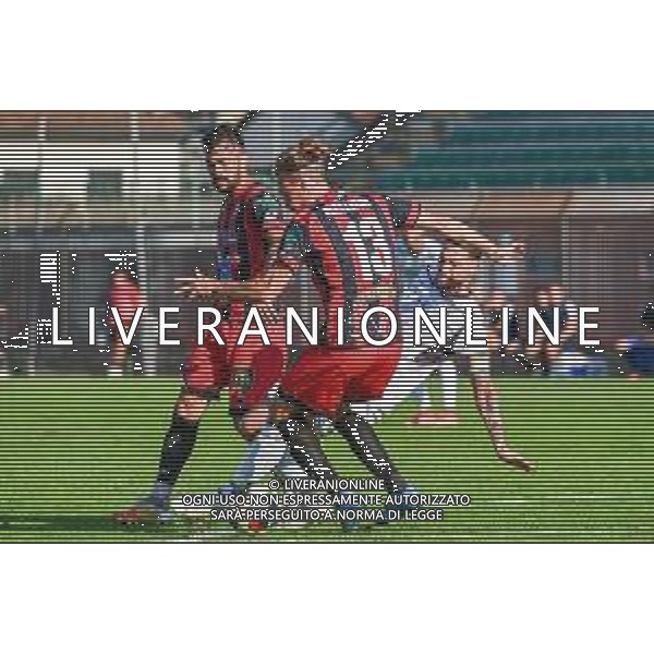 FagioliniF/LMedia - Lucchese vs Cesena - Campionato di Calcio Serie C - Lega Pro 2021/2022 05 settembre 2021 - Stadio Porta Elisa, Lucca, Italia Nella foto: Salvatore Caturano (Cesena) chiuso tra Marco Bellich (Lucchese) e Marco Baldan (Lucchese) @FagioliniF/LMedia/AGENZIA ALDO LIVERANI SAS
