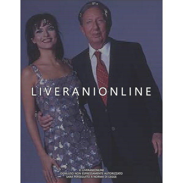 RETROSPETTIVA MIKE BONGIORNO PRESENTATORE TELEVISIVO NELLA FOTO MIKE BONGIORNO CON LA VALLETTA MIRIANA TREVISAN AG ALDO LIVERANI SAS