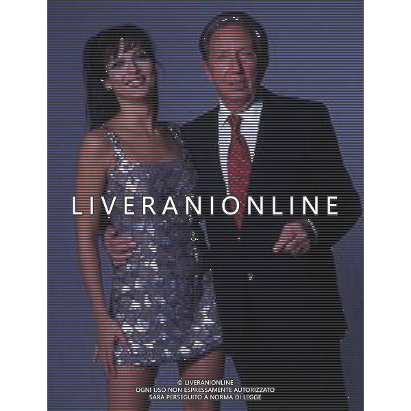 RETROSPETTIVA MIKE BONGIORNO PRESENTATORE TELEVISIVO NELLA FOTO MIKE BONGIORNO CON LA VALLETTA MIRIANA TREVISAN AG ALDO LIVERANI SAS