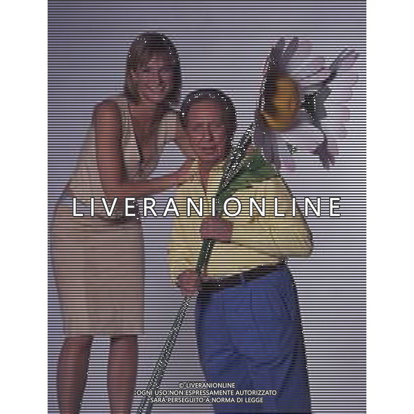 RETROSPETTIVA MIKE BONGIORNO PRESENTATORE TELEVISIVO NELLA FOTO MIKE BONGIORNO CON HELEN HIDDING AG ALDO LIVERANI SAS