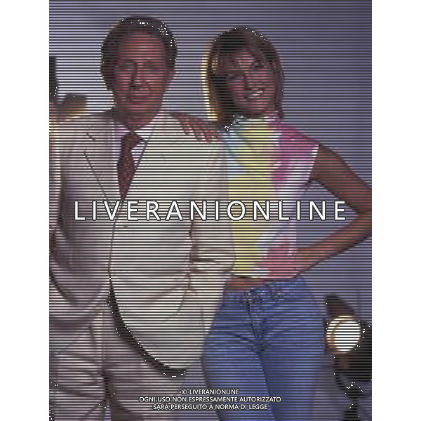 RETROSPETTIVA MIKE BONGIORNO PRESENTATORE TELEVISIVO NELLA FOTO MIKE BONGIORNO CON HELEN HIDDING AG ALDO LIVERANI SAS