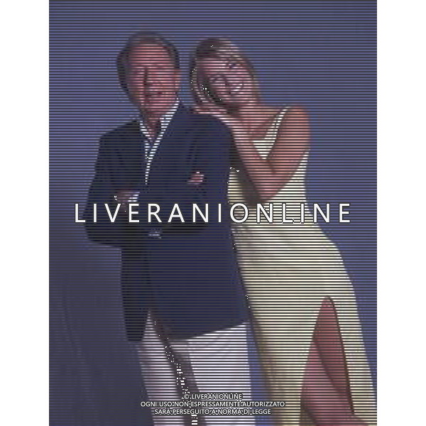 RETROSPETTIVA MIKE BONGIORNO PRESENTATORE TELEVISIVO NELLA FOTO MIKE BONGIORNO CON HELEN HIDDING AG ALDO LIVERANI SAS