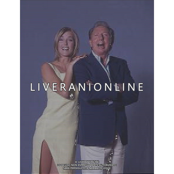RETROSPETTIVA MIKE BONGIORNO PRESENTATORE TELEVISIVO NELLA FOTO MIKE BONGIORNO CON HELEN HIDDING AG ALDO LIVERANI SAS