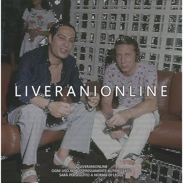 RETROSPETTIVA MIKE BONGIORNO PRESENTATORE TELEVISIVO NELLA FOTO MIKE BONGIORNO A TAORMINA CON NINO MANFREDI AG ALDO LIVERANI SAS 