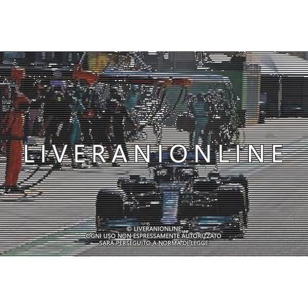 Lewis Hamilton (GBR) Mercedes AMG F1 W12 makes a pit stop. 05.09.2021. Formula 1 World Championship, Rd 13, Dutch Grand Prix, Zandvoort, Netherlands, Race Day. - www.xpbimages.com, EMail: requests@xpbimages.com © Copyright: Moy / XPB Images/AGENZIA ALDO LIVERANI SAS - ITALY ONLY EDITORIAL USE ONLY