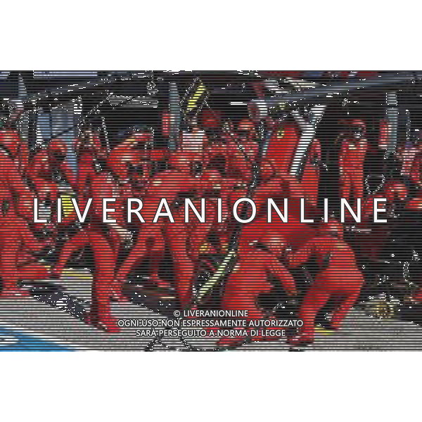 Carlos Sainz Jr (ESP) Ferrari SF-21 makes a pit stop. 05.09.2021. Formula 1 World Championship, Rd 13, Dutch Grand Prix, Zandvoort, Netherlands, Race Day. - www.xpbimages.com, EMail: requests@xpbimages.com © Copyright: Moy / XPB Images/AGENZIA ALDO LIVERANI SAS - ITALY ONLY EDITORIAL USE ONLY