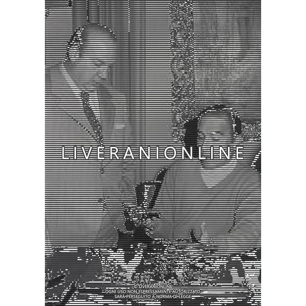 RETROSPETTIVA UBALDO LAY ATTORE NELLA FOTO UBALDO LAY A MILANO NELLO STUDIO CON TOM PONZI NELL\'ANNO 1971 AG ALDO LIVERANI SAS