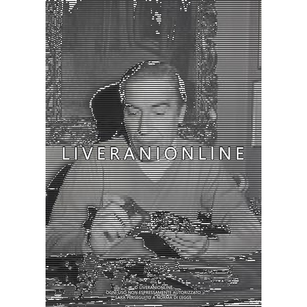 RETROSPETTIVA UBALDO LAY ATTORE NELLA FOTO UBALDO LAY A MILANO NELLO STUDIO CON TOM PONZI NELL\'ANNO 1971 AG ALDO LIVERANI SAS