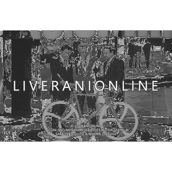 PENTATLON gioco televisivo a premi, trasmesso su Canale 5 nel 1987, condotto da Mike Bongiorno Nella foto con il Ciclista Giuseppe Saronni ed Ernesto Colnago costruttore Biciclette ©Archivio Giovanni Liverani / AGENZIA ALDO LIVERANI SAS