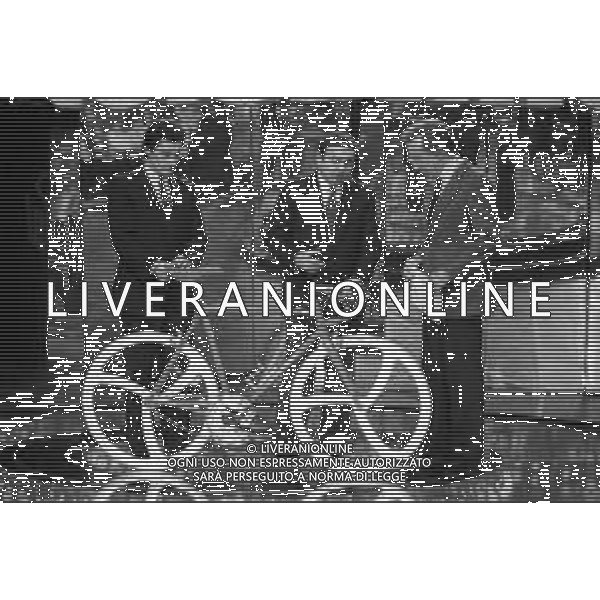PENTATLON gioco televisivo a premi, trasmesso su Canale 5 nel 1987, condotto da Mike Bongiorno Nella foto con il Ciclista Giuseppe Saronni ed Ernesto Colnago costruttore Biciclette ©Archivio Giovanni Liverani / AGENZIA ALDO LIVERANI SAS