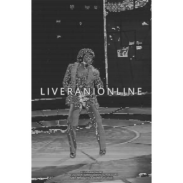 PENTATLON gioco televisivo a premi, trasmesso su Canale 5 nel 1986, condotto da Mike Bongiorno Nella foto con il cantante e ballerino statunitense James Brown ©Archivio Giovanni Liverani / AGENZIA ALDO LIVERANI SAS