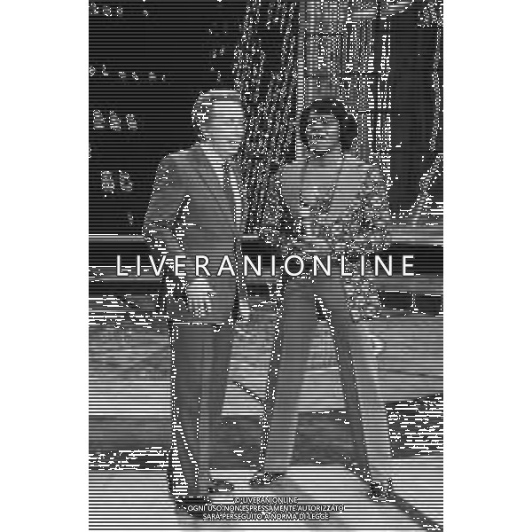 PENTATLON gioco televisivo a premi, trasmesso su Canale 5 nel 1986, condotto da Mike Bongiorno Nella foto con il cantante e ballerino statunitense James Brown ©Archivio Giovanni Liverani / AGENZIA ALDO LIVERANI SAS