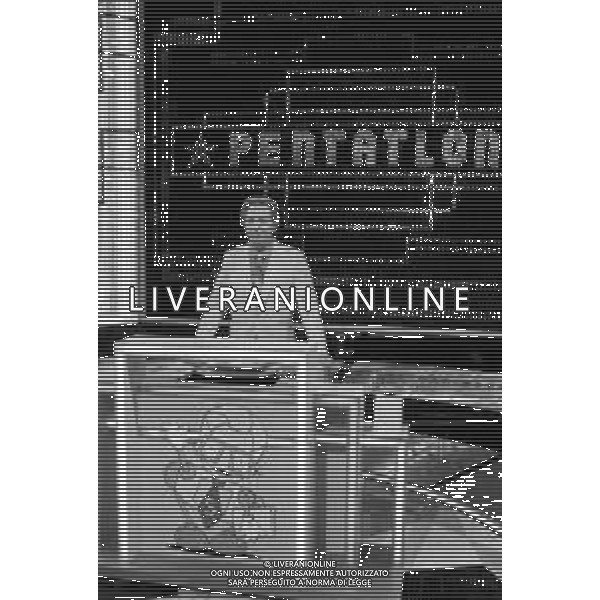 PENTATLON gioco televisivo a premi, trasmesso su Canale 5 nel 1986, condotto da Mike Bongiorno Nella foto durante la presentazione del programma ©Archivio Giovanni Liverani / AGENZIA ALDO LIVERANI SAS