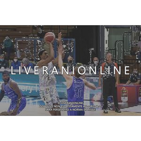 CasoniM/LMedia - Vanoli Basket Cremona VS Banco di Sardegna Sassari - Basket Supercoppa Italiana 10 settembre 2021 - Pala Radi, Cremona, Italia Nella foto: MILLER Malcom (Vanoli Cremona) al tiro dalla media @CasoniM/LMedia/ AGENZIA ALDO LIVERANI SAS