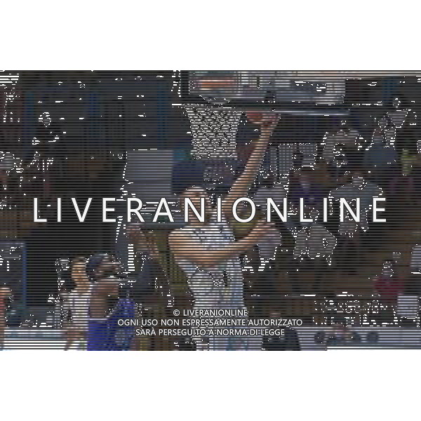 CasoniM/LMedia - Vanoli Basket Cremona VS Banco di Sardegna Sassari - Basket Supercoppa Italiana 10 settembre 2021 - Pala Radi, Cremona, Italia Nella foto: TINKLE Tres (Vanoli Cremona) appoggia al tabellone @CasoniM/LMedia/ AGENZIA ALDO LIVERANI SAS