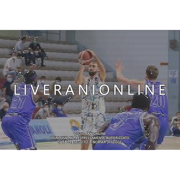 CasoniM/LMedia - Vanoli Basket Cremona VS Banco di Sardegna Sassari - Basket Supercoppa Italiana 10 settembre 2021 - Pala Radi, Cremona, Italia Nella foto: vPOETA Giuseppe (Vanoli Cremona) al tiro @CasoniM/LMedia/ AGENZIA ALDO LIVERANI SAS