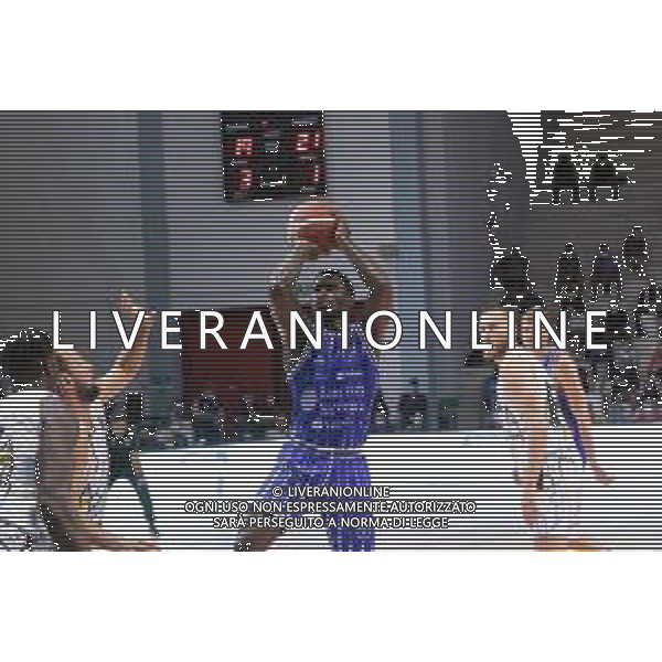 CasoniM/LMedia - Vanoli Basket Cremona VS Banco di Sardegna Sassari - Basket Supercoppa Italiana 10 settembre 2021 - Pala Radi, Cremona, Italia Nella foto: CLEMMONS Anthony (Banco di Sardegna Sassari) al tiro @CasoniM/LMedia/ AGENZIA ALDO LIVERANI SAS